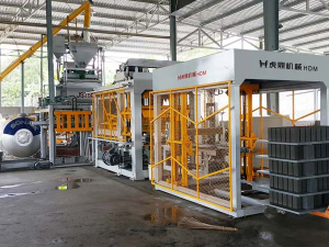 水泥砖机自动生产線(xiàn)现场 砂基透水砖机